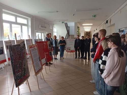 Wystawa "Z albumu dowódcy obozu..."