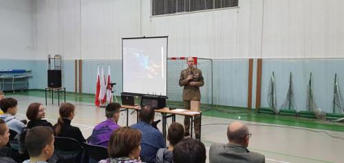 Cyberprzestrzeń jako medium prowadzenia wojny informacyjnej