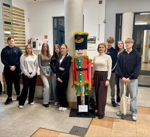 Projekt "Recyklingowy dziadek do orzechów"